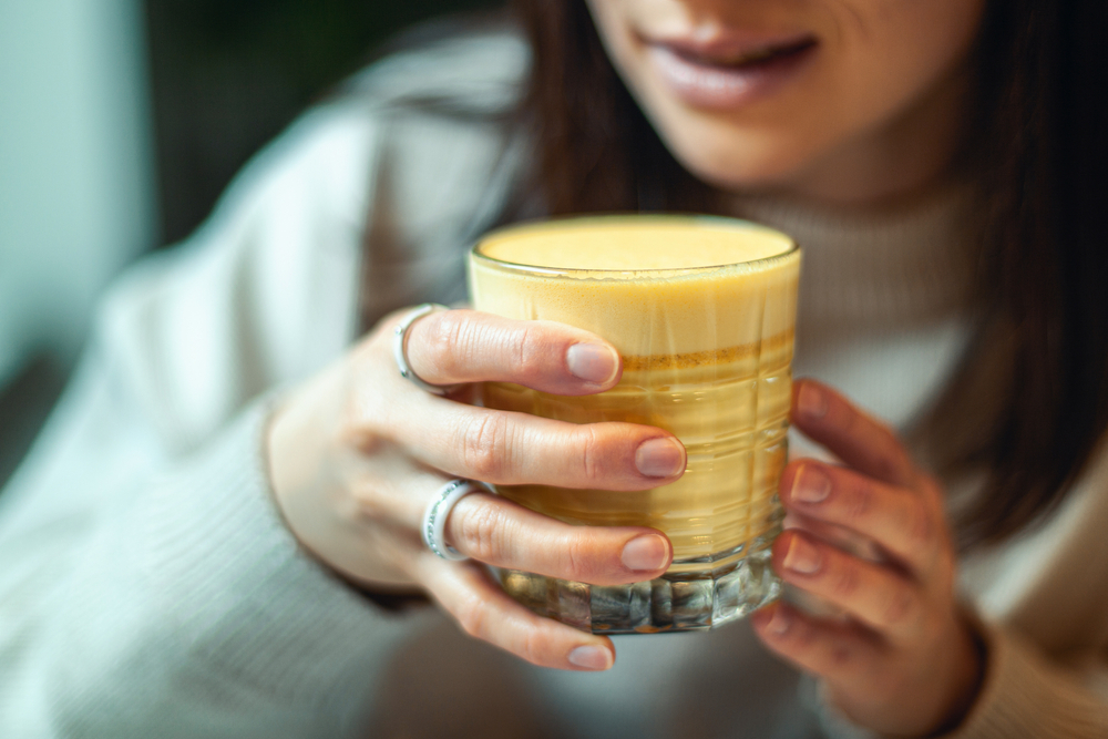 Instant turmeric latte gives a soothing effect